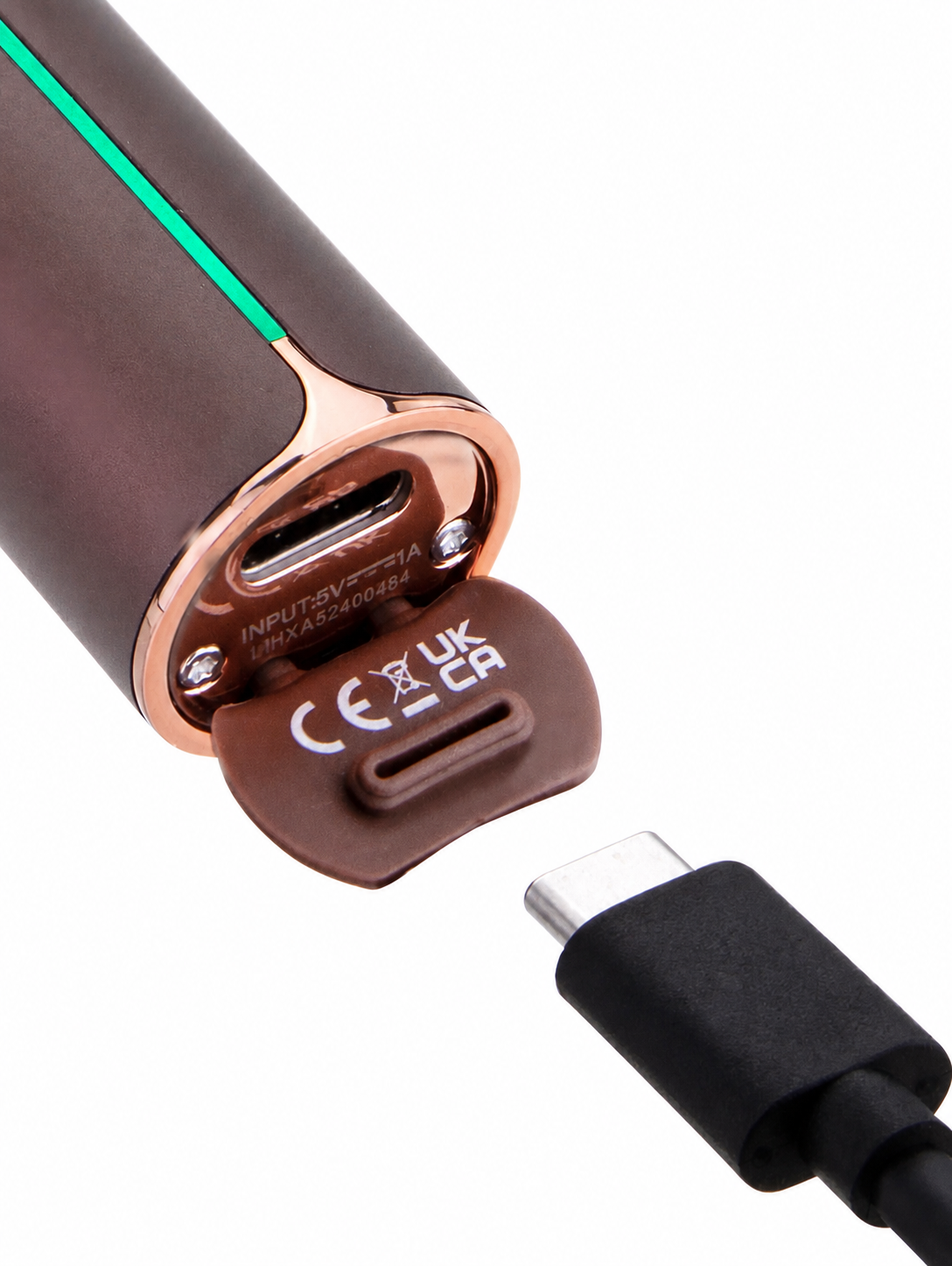 Porta USB-C do Puffco Pivot Mocha com cabo sobre fundo branco