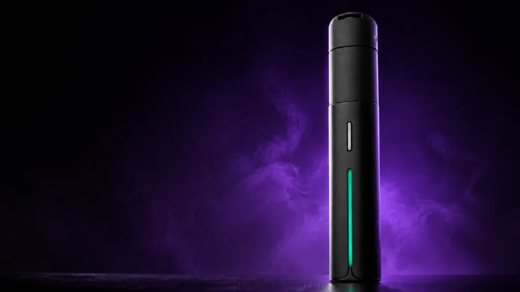 Puffco Pivot Onyx preto sobre fundo roxo da Cabana do Vape